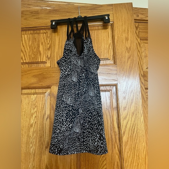 Fabletics - On the Go - Medium Impact Sports Bra Shirt - Animal Print - Picture 1 of 5